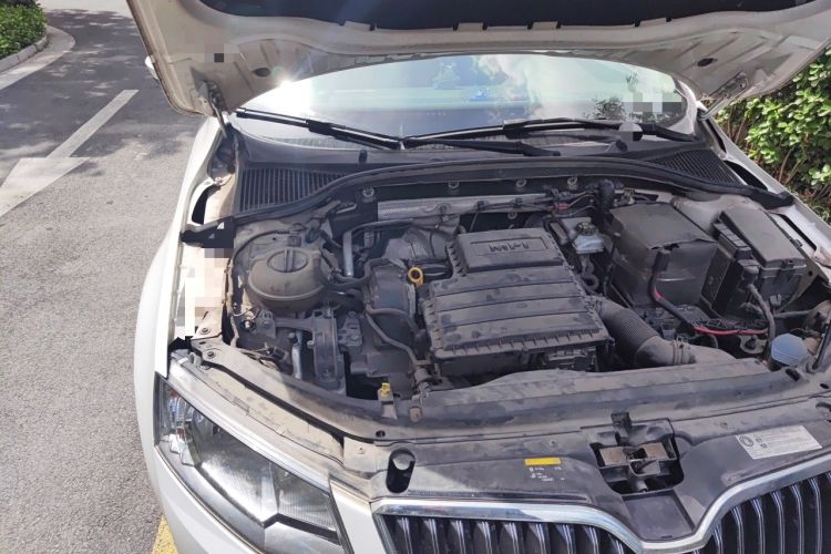 Used Skoda Octavia 2016 1.6L Automatic Chuanxing Edition Engine Bay Right