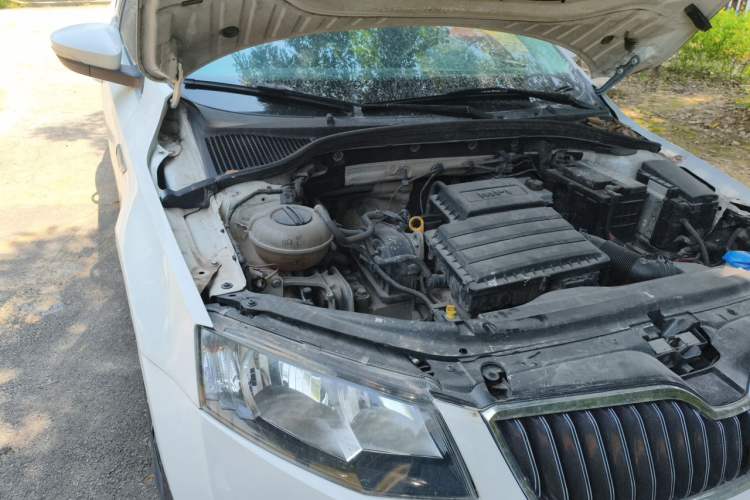 Used Skoda Octavia 2016 1.6L Automatic Smart Drive Edition Engine Bay Right