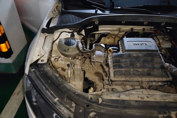Used Skoda Octavia 2016 1.6L Automatic Chuanxing Edition Engine Bay Right