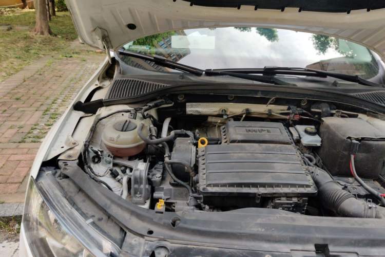 Used Skoda Octavia 2016 1.6L Manual Smart Drive Version Engine Bay Right