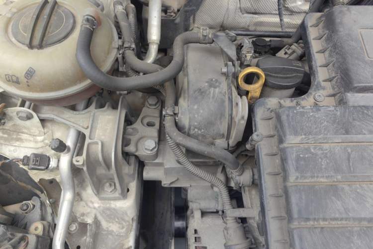 Used Skoda Octavia 2016 1.6L Automatic Chuanxing Edition Engine Bay Right