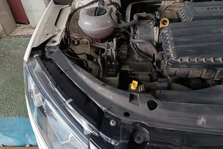 Used Skoda Octavia 2016 1.6L Automatic Smart Drive Edition Engine Bay Right