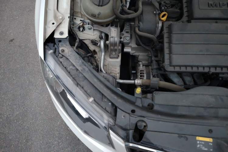 Used Skoda Octavia 2016 1.6L Automatic Smart Drive Edition Engine Bay Right