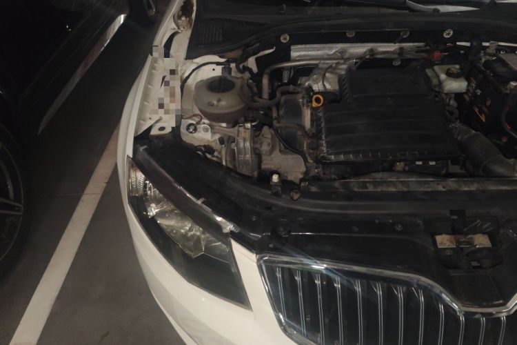 Used Skoda Octavia 2016 1.6L Automatic Smart Drive Edition Engine Bay Right