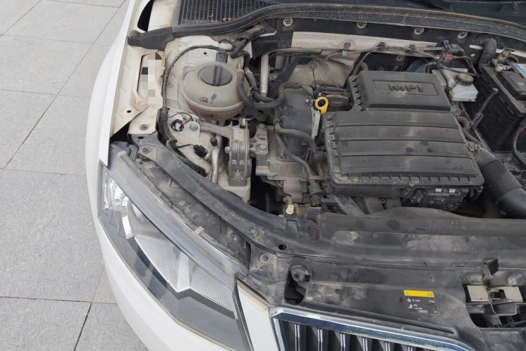 Used Skoda Octavia 2016 1.6L Automatic Smart Drive Edition Engine Bay Right