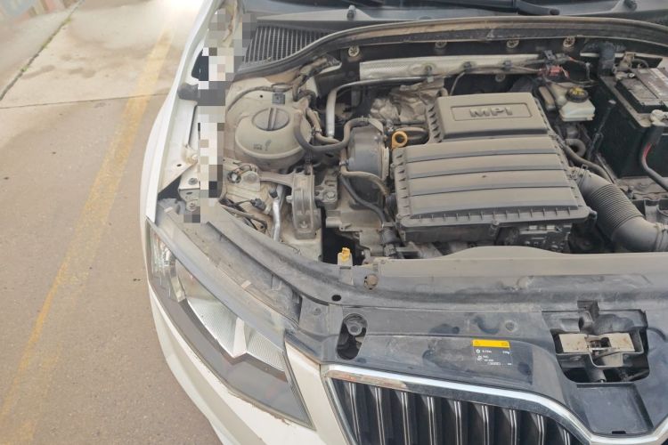 Used Skoda Octavia 2016 1.6L Automatic Smart Drive Edition Engine Bay Right