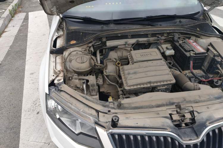 Used Skoda Octavia 2016 1.6L Manual Trend Edition Engine Bay Right