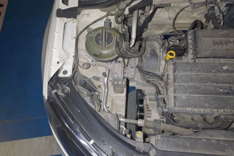 Used Skoda Octavia 2016 1.6L Automatic Smart Drive Edition Engine Bay Right
