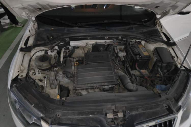 Used Skoda Octavia 2016 1.6L Automatic Smart Drive Edition Engine Bay Right