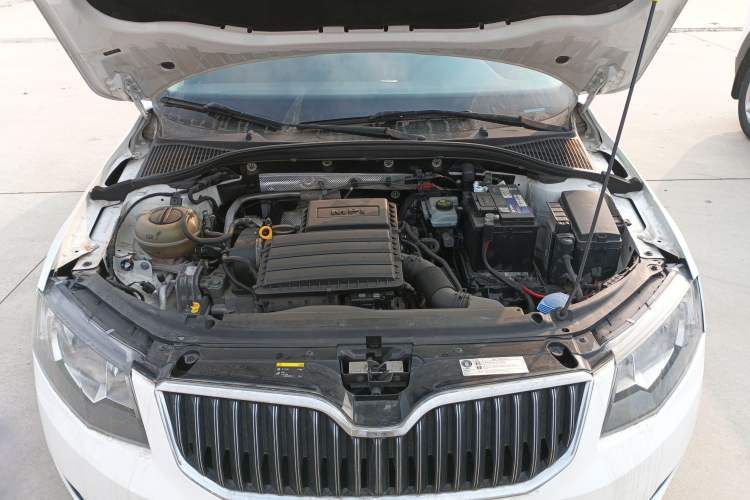 Used Skoda Octavia 2016 1.6L Automatic Smart Drive Edition Engine Bay