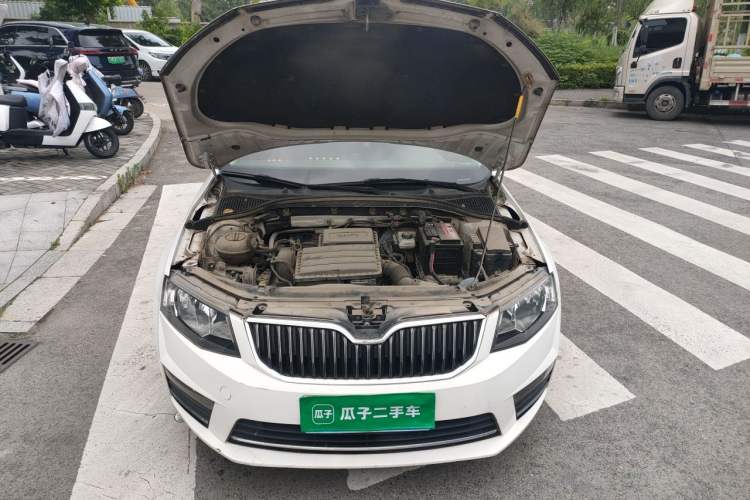 Used Skoda Octavia 2016 1.6L Manual Trend Edition Engine Bay