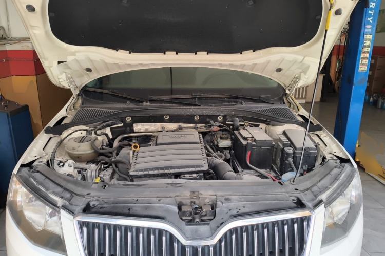 Used Skoda Octavia 2016 1.6L Automatic Chuanxing Edition Engine Bay