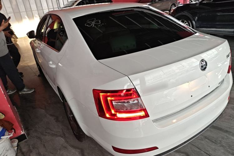 Used Skoda Octavia 2016 1.6L Automatic Smart Drive Edition Exterior 2