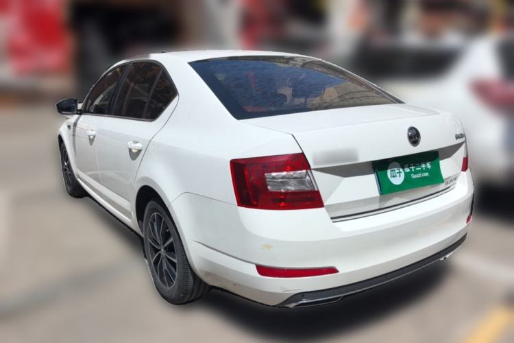 Used Skoda Octavia 2016 1.6L Automatic Smart Drive Edition Exterior 2