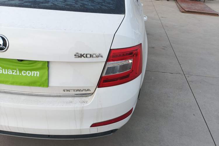 Used Skoda Octavia 2016 1.6L Automatic Smart Drive Edition Exterior 3