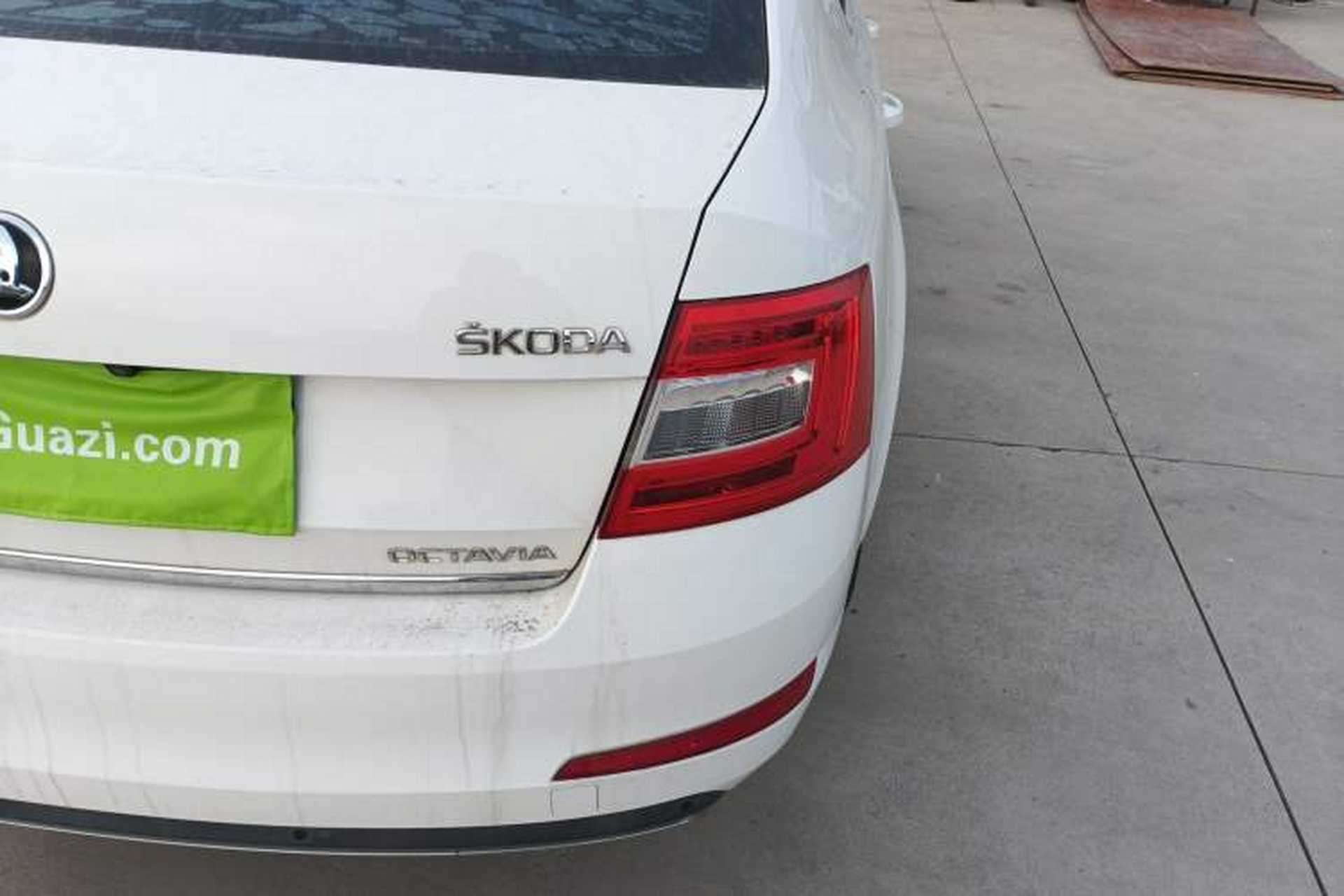 Used Skoda Octavia 2016 1.6L Automatic Smart Drive Edition Exterior 3