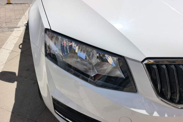 Used Skoda Octavia 2016 1.6L Automatic Smart Drive Edition Exterior 3