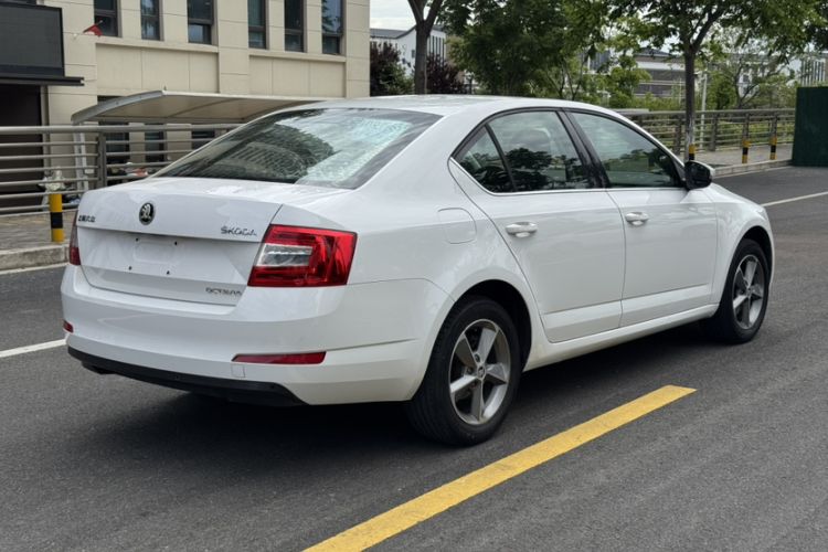 Used Skoda Octavia 2016 1.6L Automatic Chuanxing Edition Exterior 4