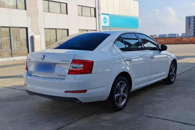Used Skoda Octavia 2016 1.6L Automatic Smart Drive Edition Exterior 5