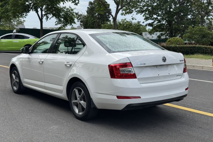 Used Skoda Octavia 2016 1.6L Automatic Chuanxing Edition Exterior 5