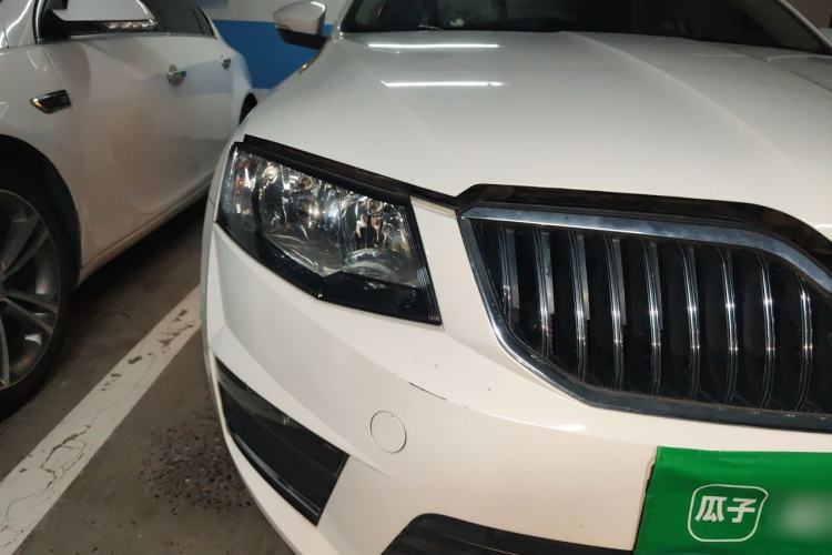 Used Skoda Octavia 2016 1.6L Automatic Smart Drive Edition Exterior 6