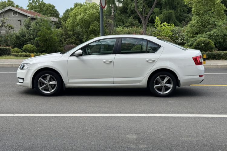 Used Skoda Octavia 2016 1.6L Automatic Chuanxing Edition Exterior 9