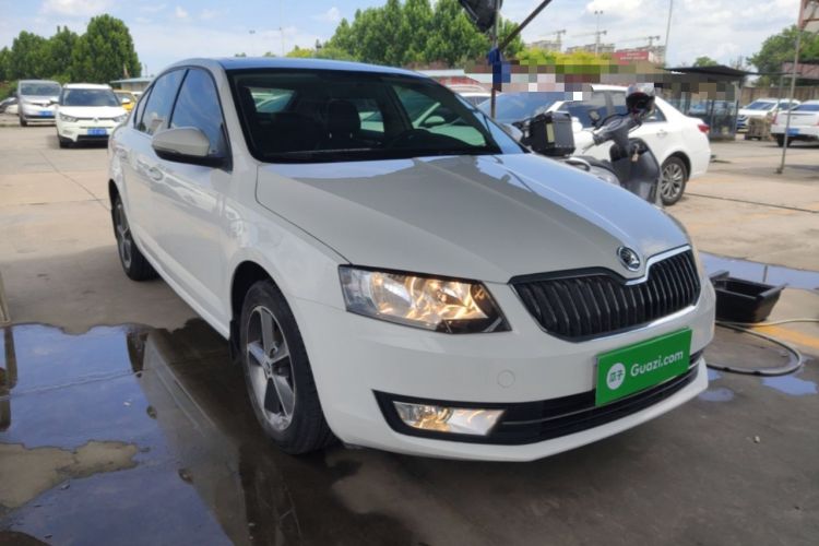 Used Skoda Octavia 2016 1.6L Automatic Smart Drive Edition Front Right 45 Deg