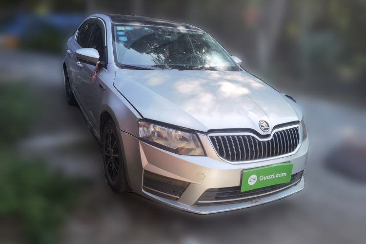 Used Skoda Octavia 2016 1.6L Manual Smart Drive Version Front Right 45 Deg