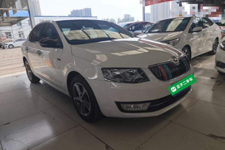 Used Skoda Octavia 2016 1.6L Manual Smart Drive Version Front Right 45 Deg