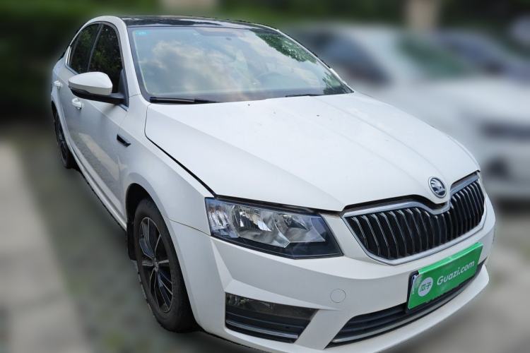 Used Skoda Octavia 2016 1.6L Manual Smart Drive Version Front Right 45 Deg