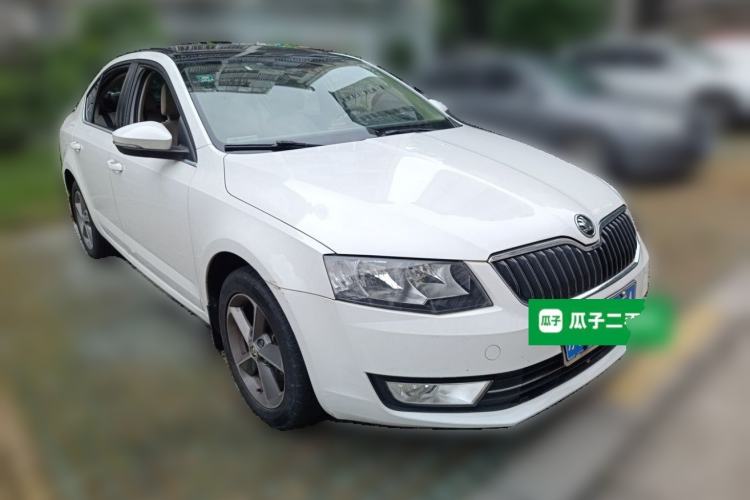 Used Skoda Octavia 2016 1.6L Automatic Smart Drive Edition Front Right 45 Deg