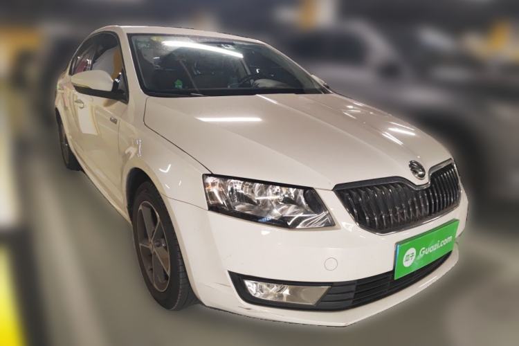 Used Skoda Octavia 2016 1.6L Automatic Chuanxing Edition Front Right 45 Deg