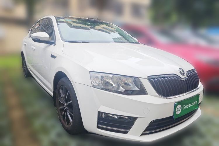 Used Skoda Octavia 2016 1.6L Automatic Smart Drive Edition Front Right 45 Deg