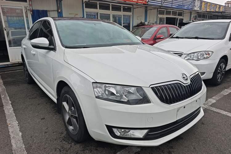 Used Skoda Octavia 2016 TSI280 DSG Smart Drive Edition Front Right 45 Deg