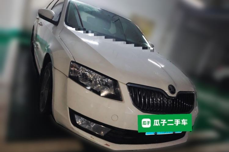 Used Skoda Octavia 2016 1.6L Automatic Chuanxing Edition Front Right 45 Deg
