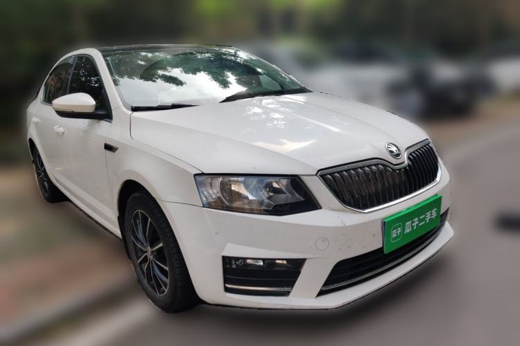 Used Skoda Octavia 2016 1.6L Manual Smart Drive Version Front Right 45 Deg