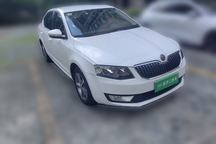 Used Skoda Octavia 2016 1.6L Automatic Chuanxing Edition Front Right 45 Deg