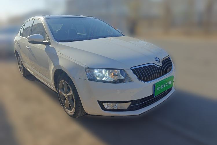 Used Skoda Octavia 2016 1.6L Automatic Smart Drive Edition Front Right 45 Deg
