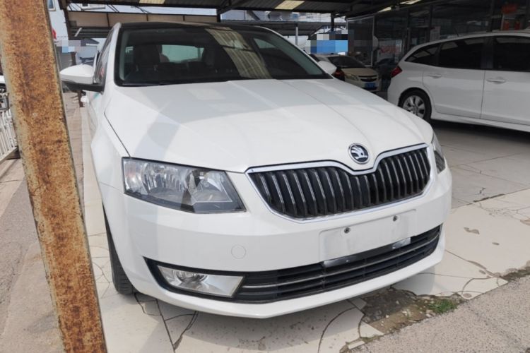 Used Skoda Octavia 2016 1.6L Automatic Smart Drive Edition Front Right 45 Deg