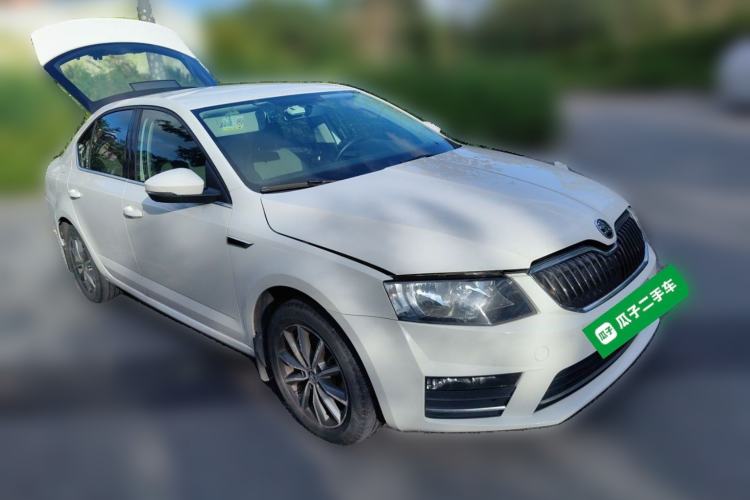 Used Skoda Octavia 2016 1.6L Automatic Chuanxing Edition Front Right 45 Deg