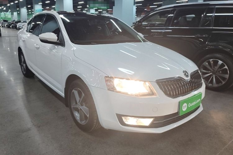 Used Skoda Octavia 2016 1.6L Automatic Smart Drive Edition Front Right 45 Deg