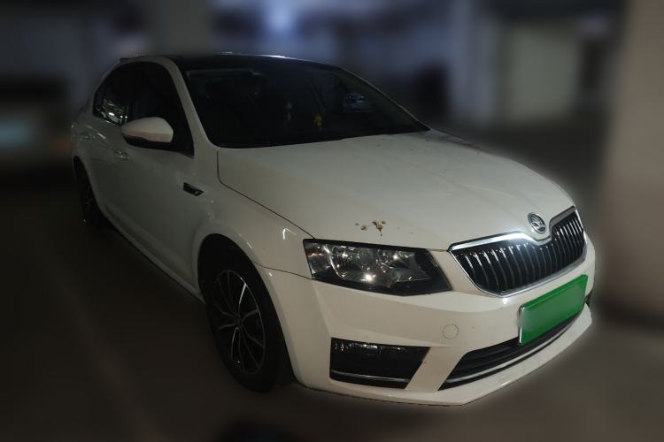 Used Skoda Octavia 2016 1.6L Automatic Smart Drive Edition Front Right 45 Deg