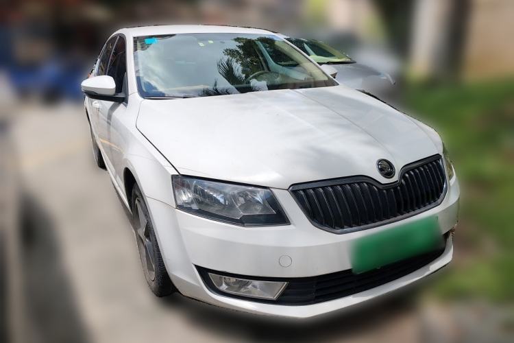 Used Skoda Octavia 2016 1.6L Automatic Chuanxing Edition Front Right 45 Deg