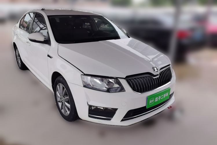 Used Skoda Octavia 2016 1.6L Automatic Chuanxing Edition Front Right 45 Deg