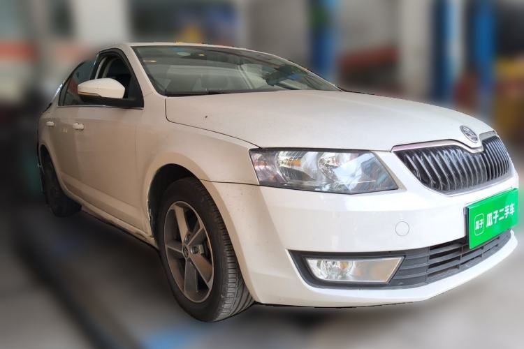 Used Skoda Octavia 2016 1.6L Automatic Chuanxing Edition Front Right 45 Deg
