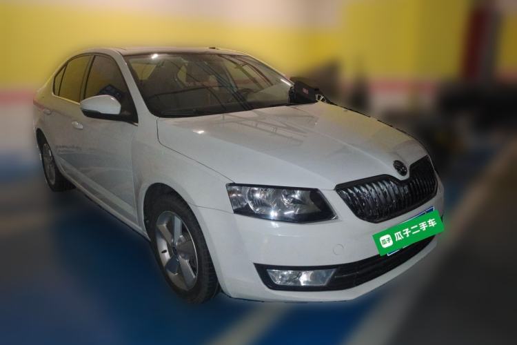 Used Skoda Octavia 2016 1.6L Automatic Smart Drive Edition Front Right 45 Deg