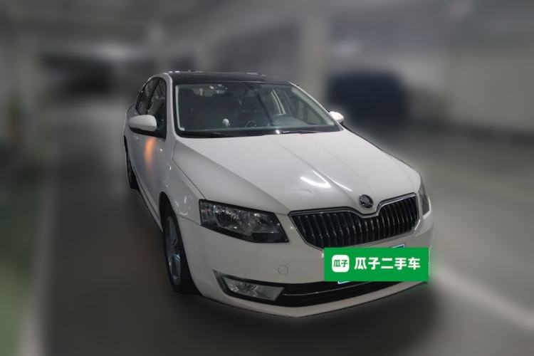 Used Skoda Octavia 2016 1.6L Automatic Smart Drive Edition Front Right 45 Deg