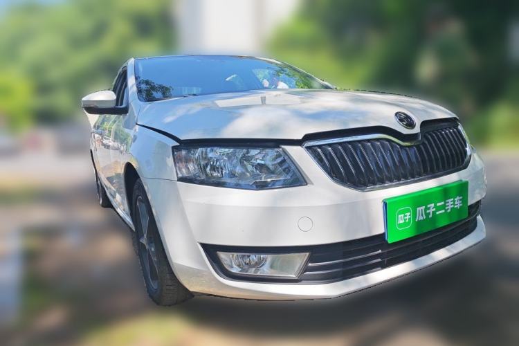 Used Skoda Octavia 2016 TSI280 DSG Smart Drive Edition Front Right 45 Deg
