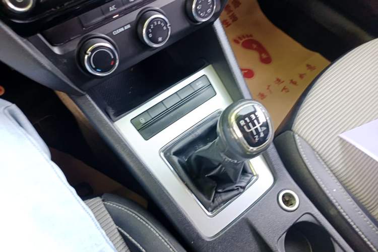 Used Skoda Octavia 2016 1.6L Manual Trend Edition Gear Lever