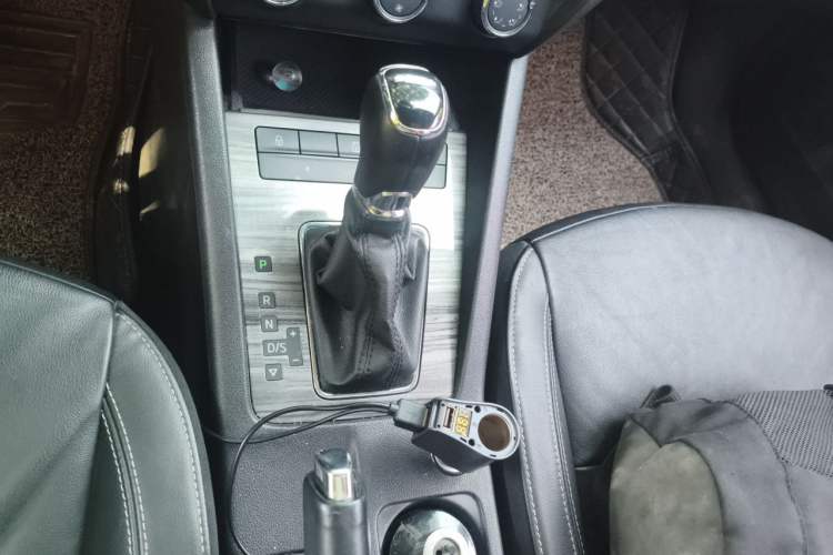 Used Skoda Octavia 2016 1.6L Automatic Smart Drive Edition Gear Lever